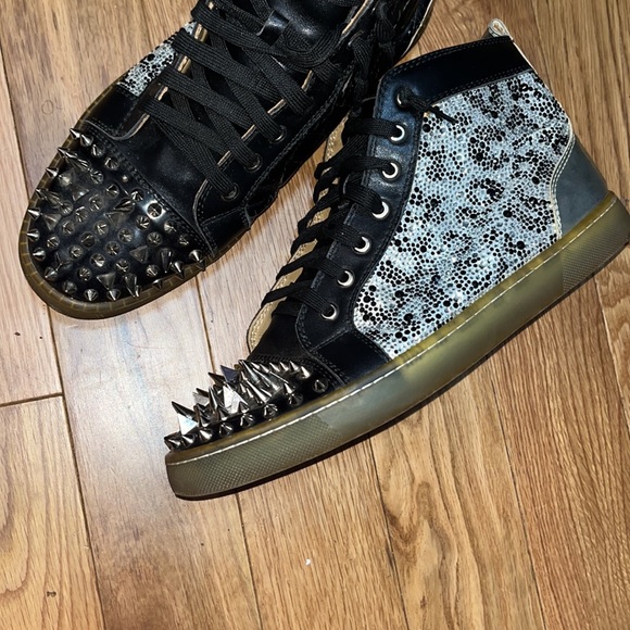 Selling my brother old shoes for him - Picture 3 of 5